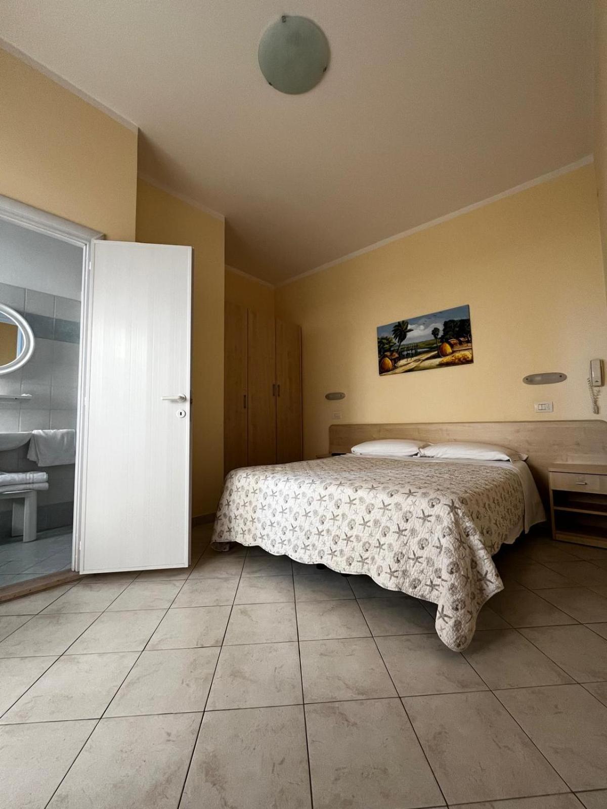 Hotel Giove Dipendenza Hotel Fiamma Cesena Bagian luar foto